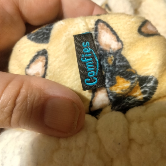 Comfies Slippers 2 pairs - Picture 7 of 12